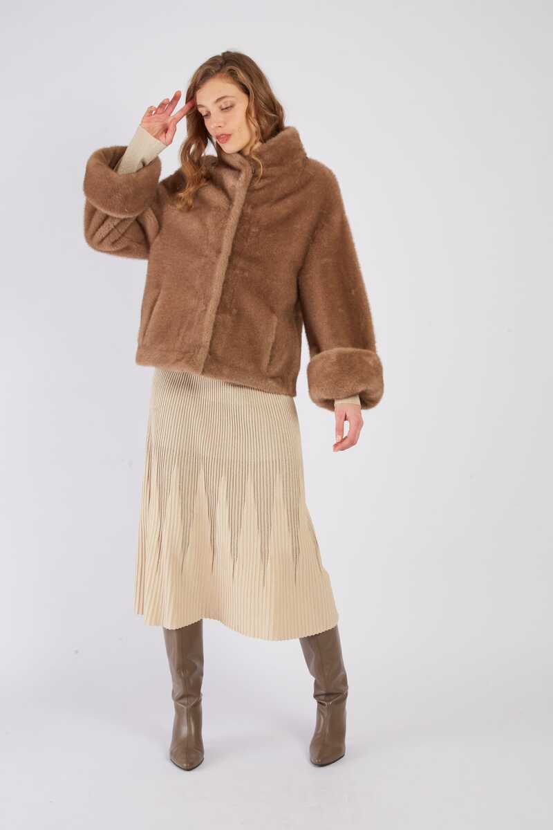 CHAQUETA CORTA RAPHIA COLOR MARRÓN 1